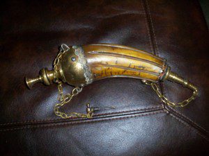 1700'S POWDER HORN