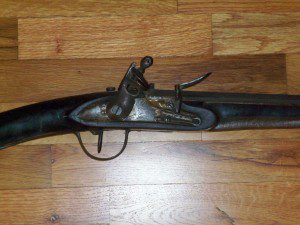 ANTIQUE FLINTLOCK RIFLE.