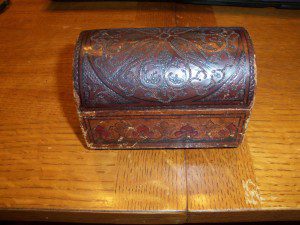 ANTIQUE MUSIC BOX
