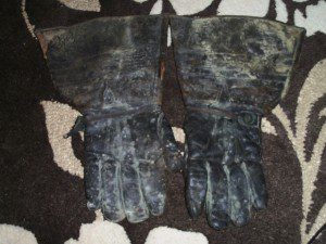 CIVIL WAR RIDING GLOVES.