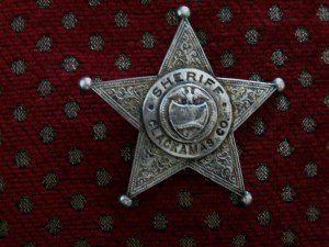 VINTAGE SHERIFF CLACKAMAS CO.BADGE
