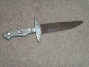 WW11 KNIFE.