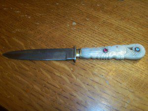 MOTHER OF PEARL GARDER KNIFE