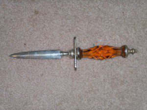 AMBER GLASS DAGGER.