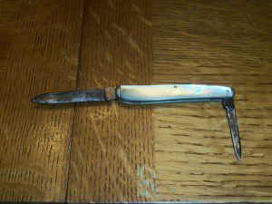 ANTIQUE WINCHESTER PEARL KNIFE